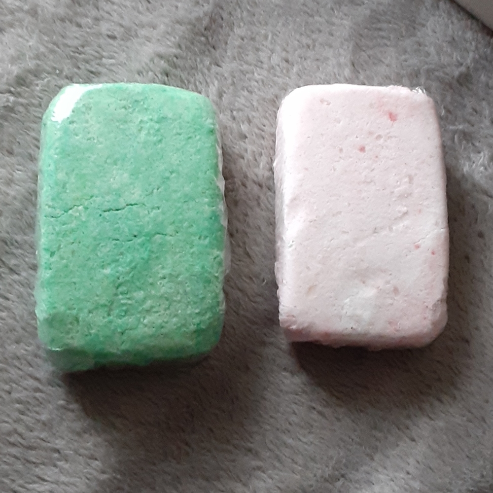 Soap shaped bath bombs